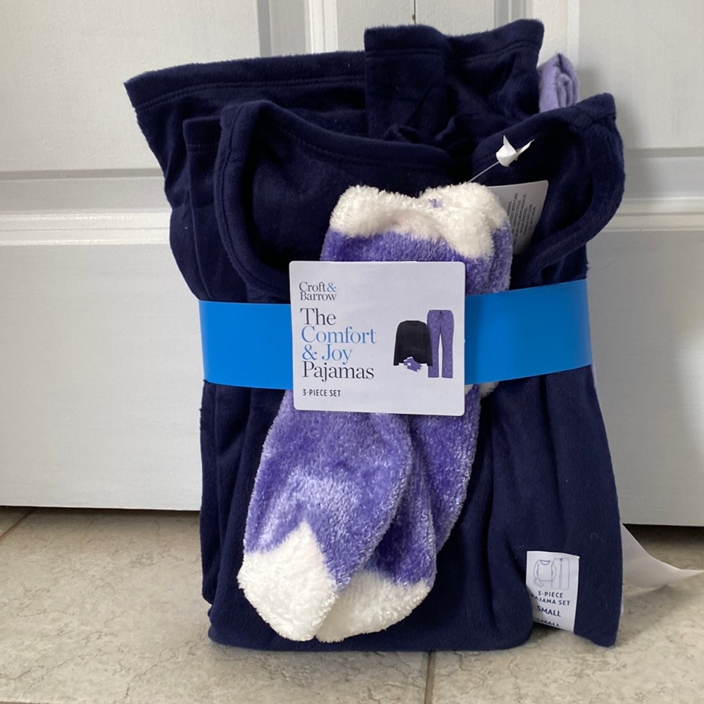 Kohl’s pajama set. Brand new size small